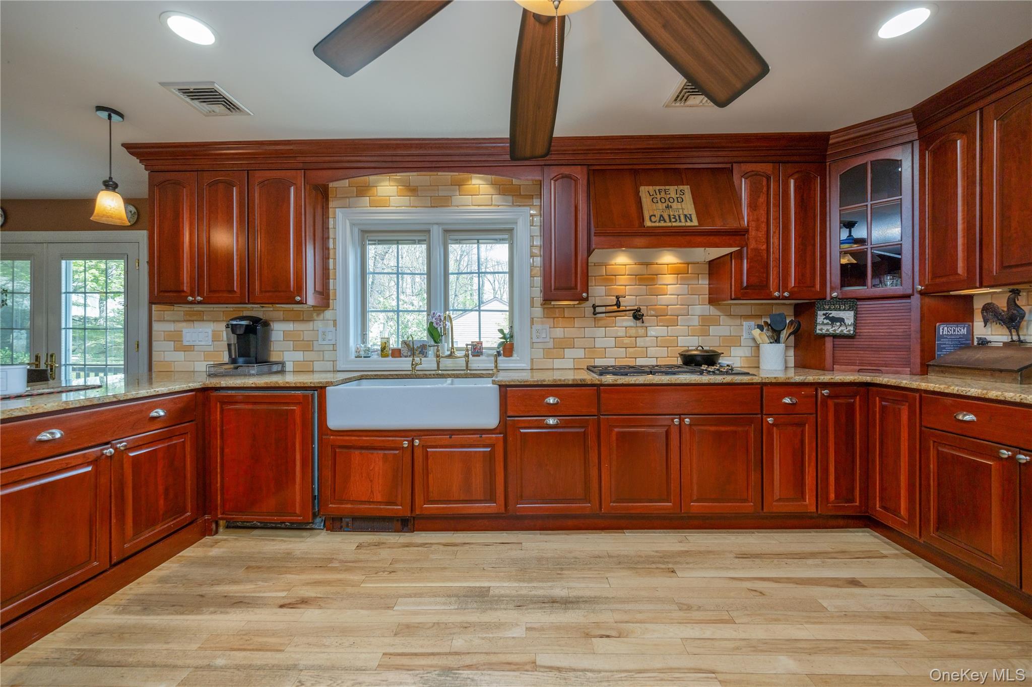 302 Laurel Road Property Photo 9