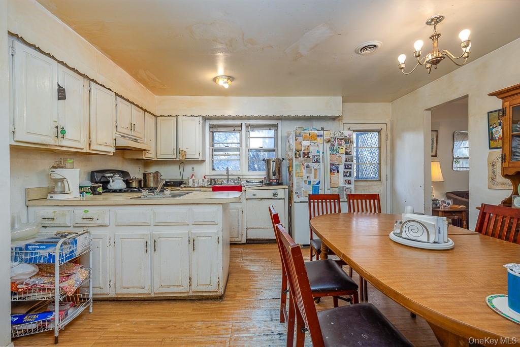 17 Parker Boulevard Property Photo 6