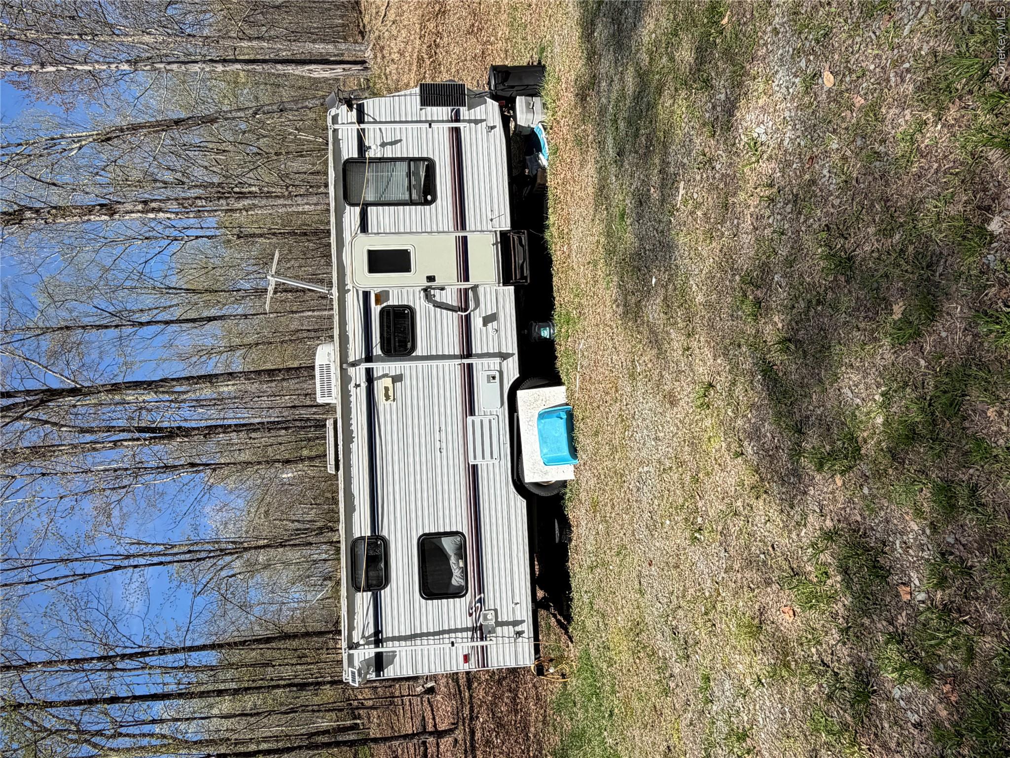 209 Stream Hollow Property Photo 3