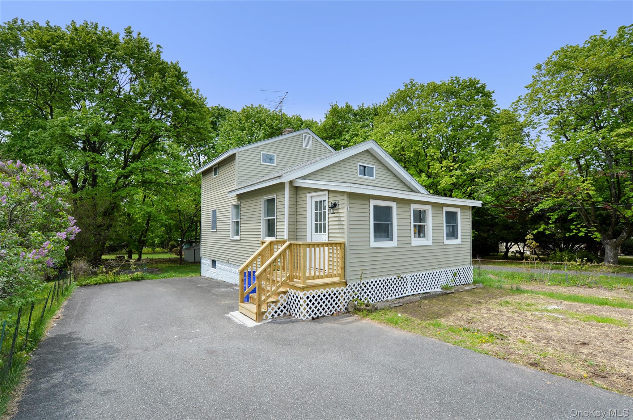 7 Pioneer Avenue Property Photo 2