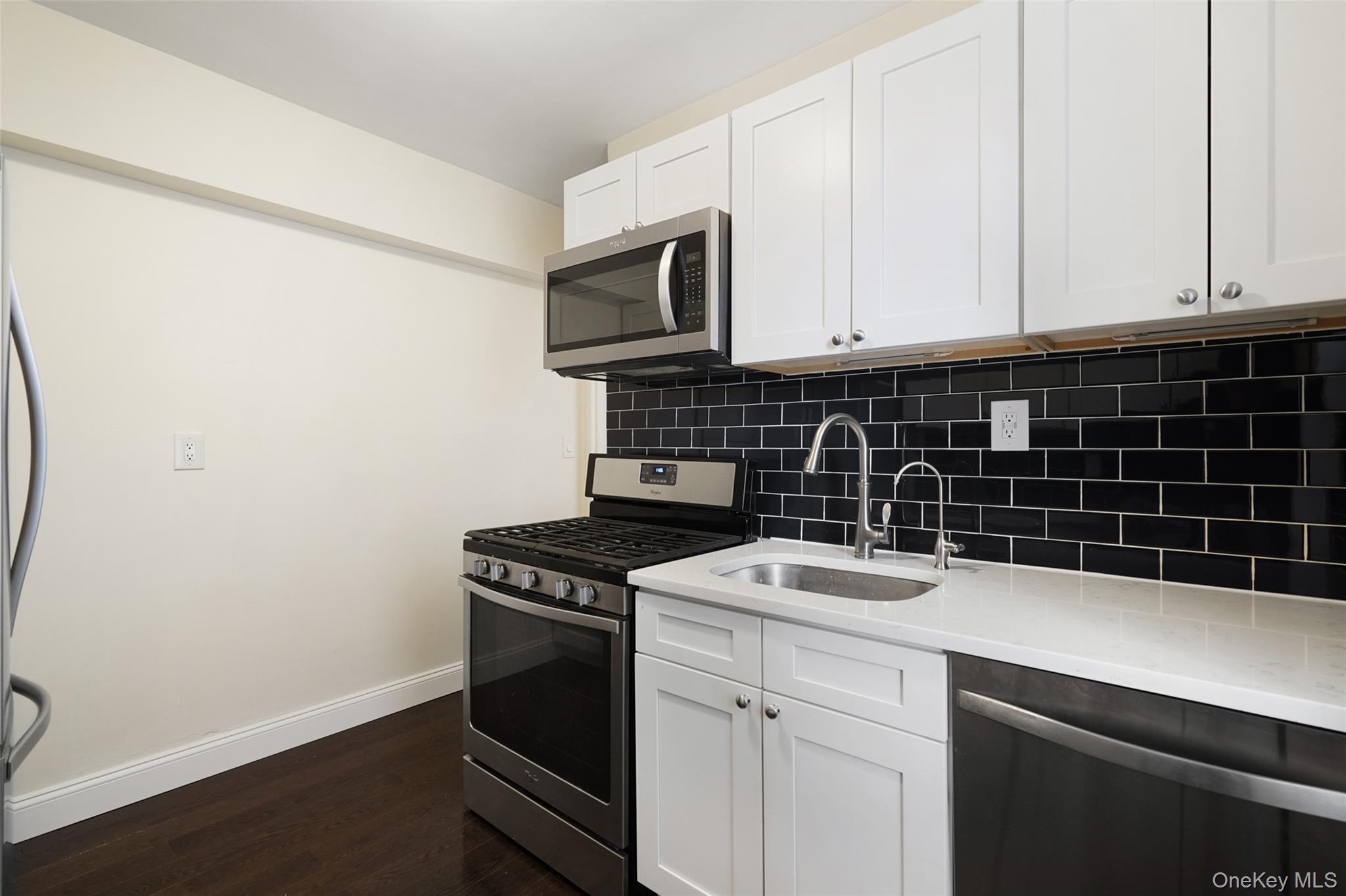 30 E Hartsdale Avenue 1h Property Photo 3