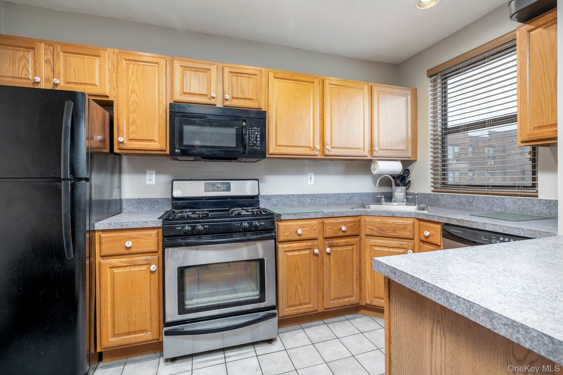 1 Jefferson Avenue H8 Property Photo 6