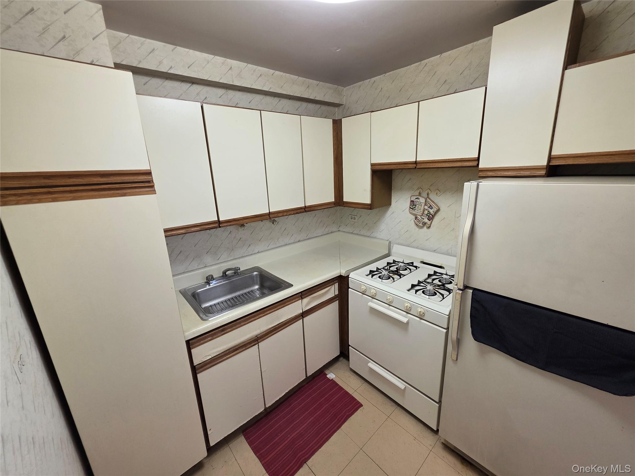 8515 Main Street 10s Property Photo 4