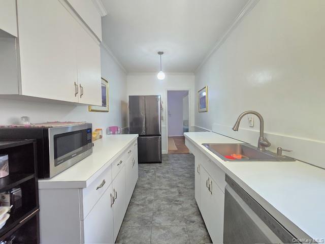 46 Grace Avenue 2j Property Photo 11