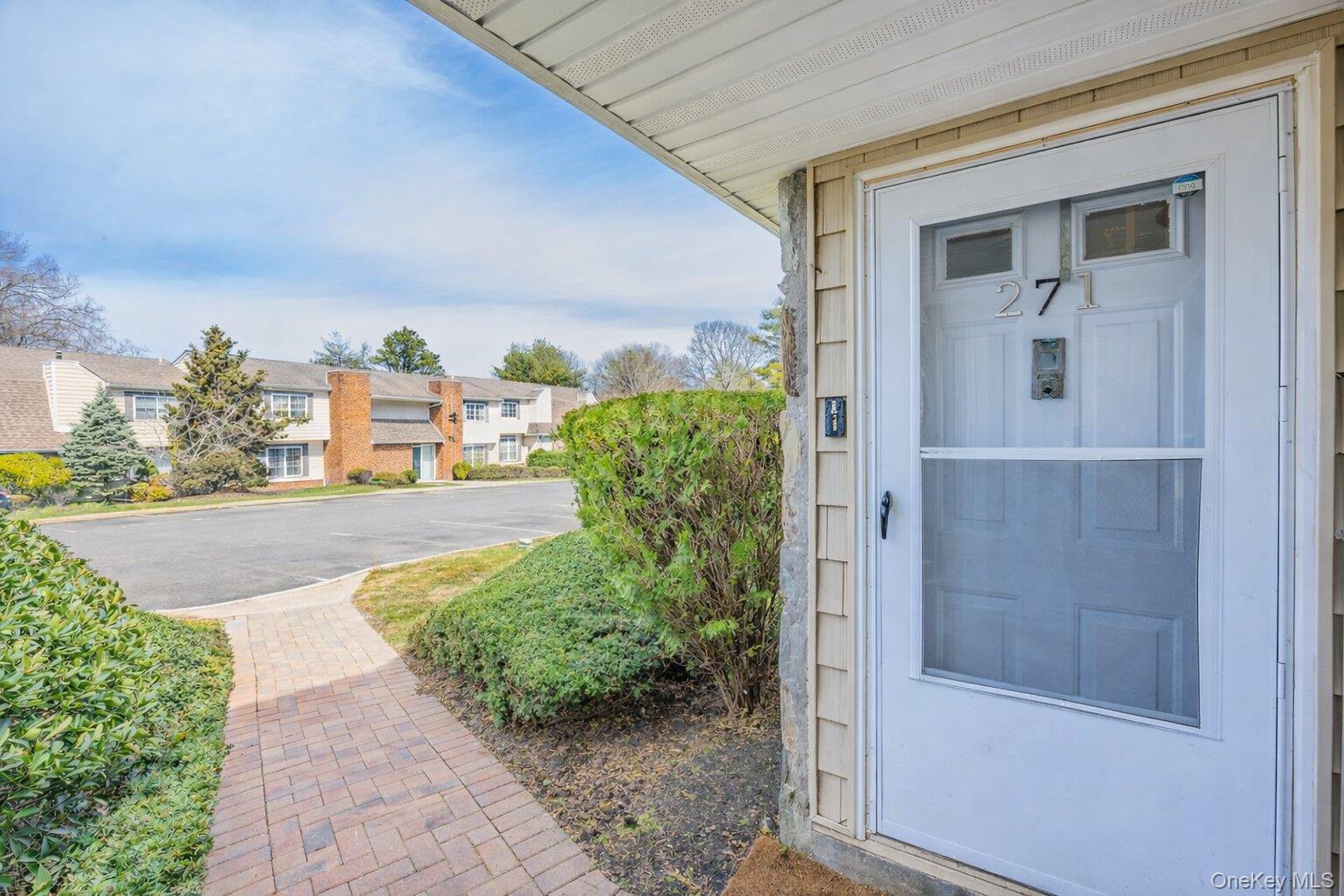271 Lake Pointe Circle 271 Property Photo 2