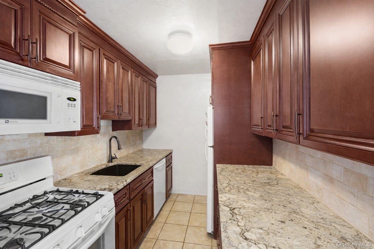271 Lake Pointe Circle 271 Property Photo 6