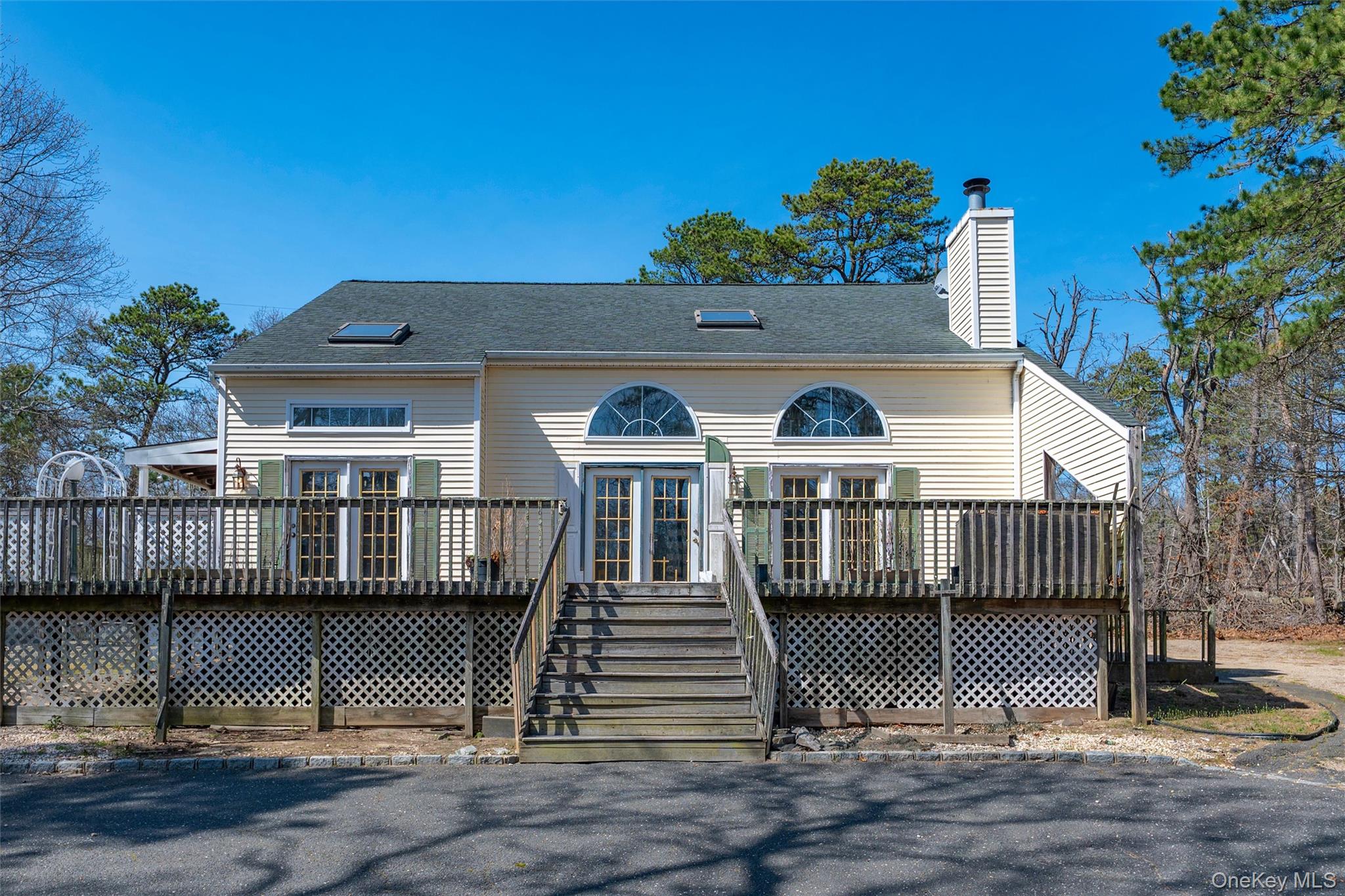 221 E Montauk Highway Property Photo 1