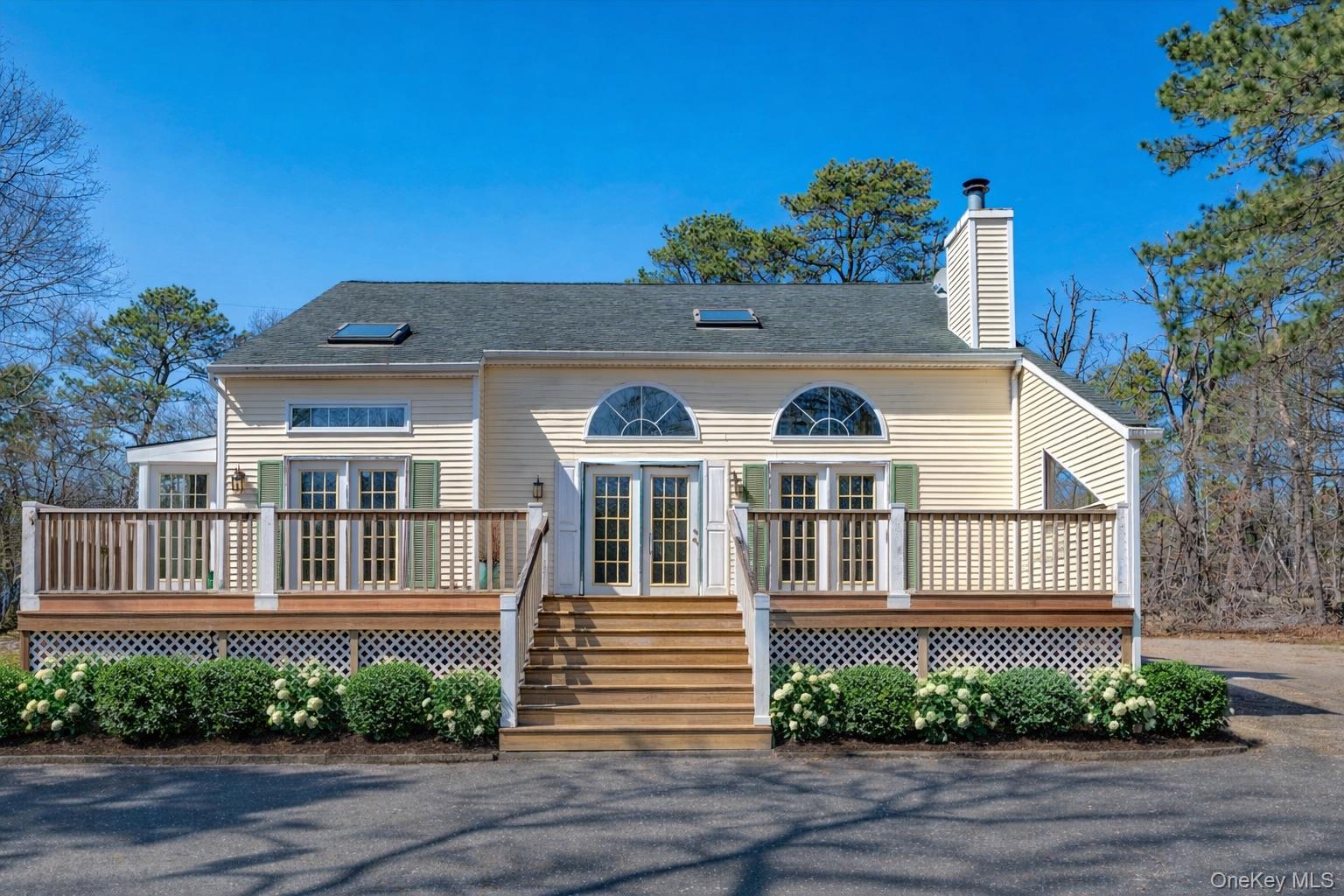 221 E Montauk Highway Property Photo 2