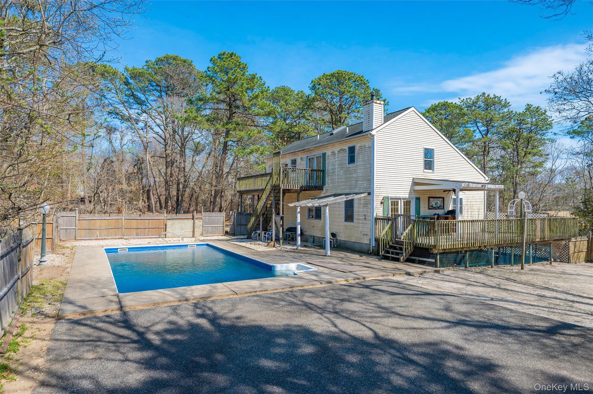 221 E Montauk Highway Property Photo 3