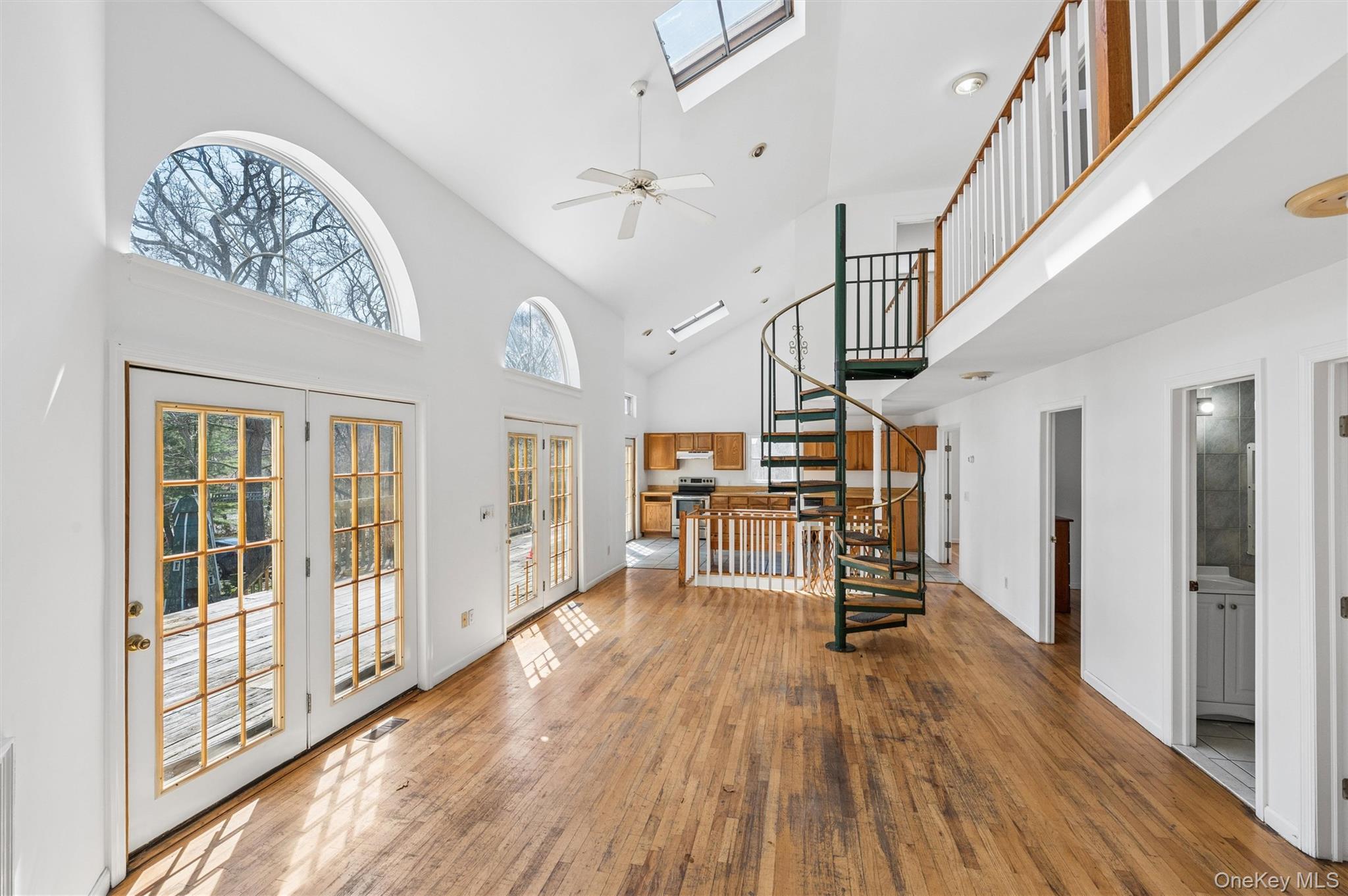 221 E Montauk Highway Property Photo 8