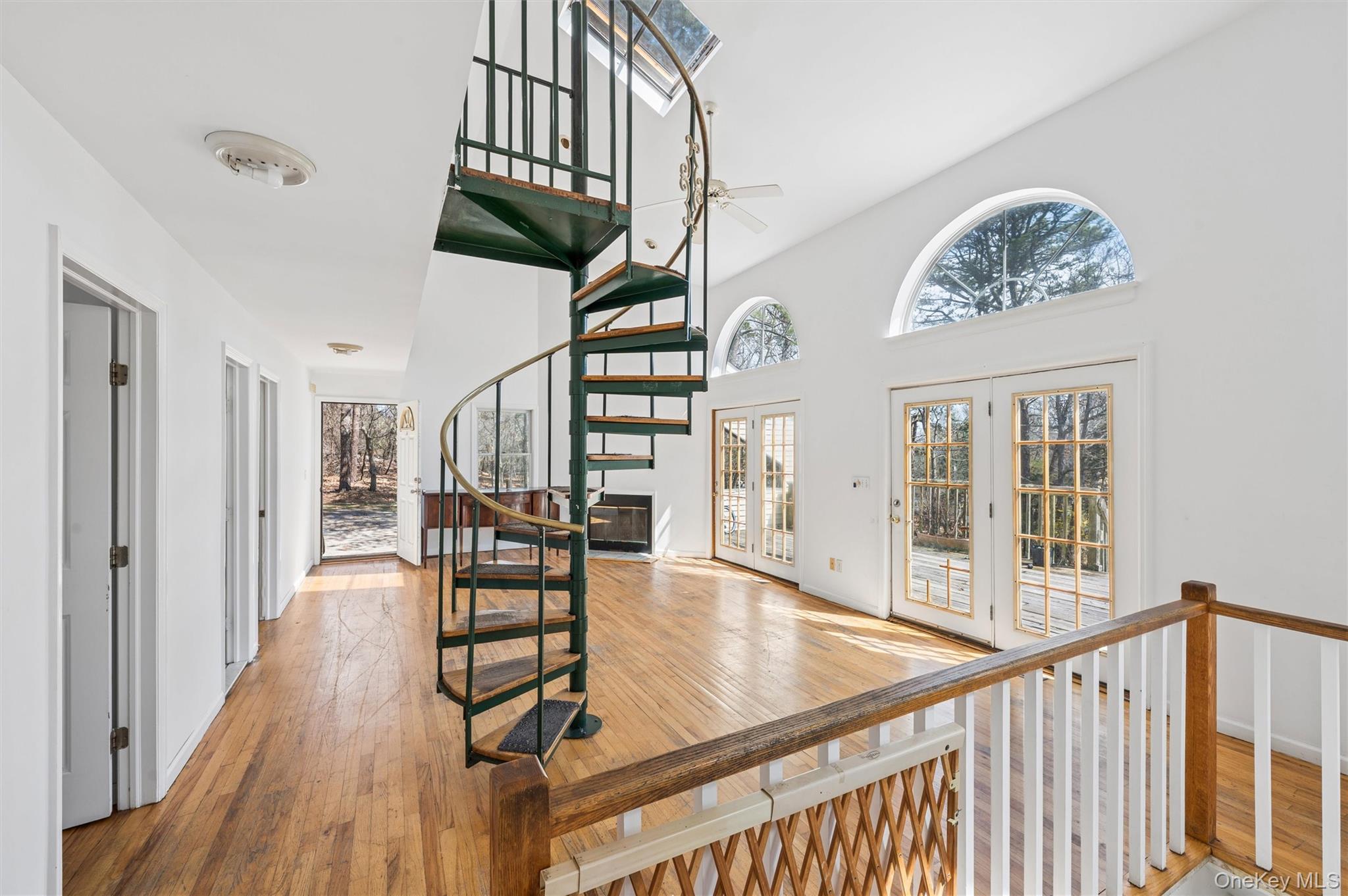 221 E Montauk Highway Property Photo 9
