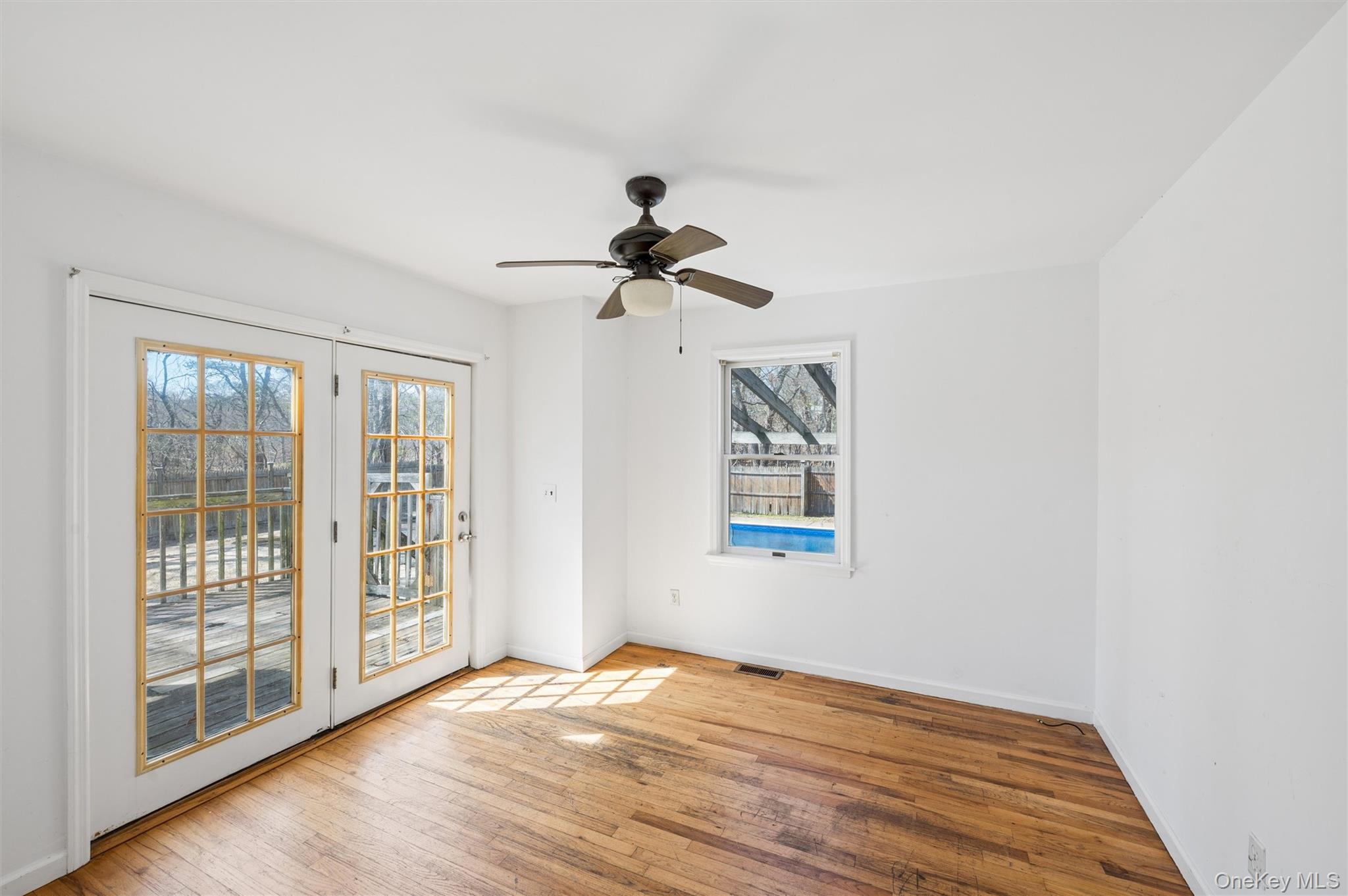 221 E Montauk Highway Property Photo 13
