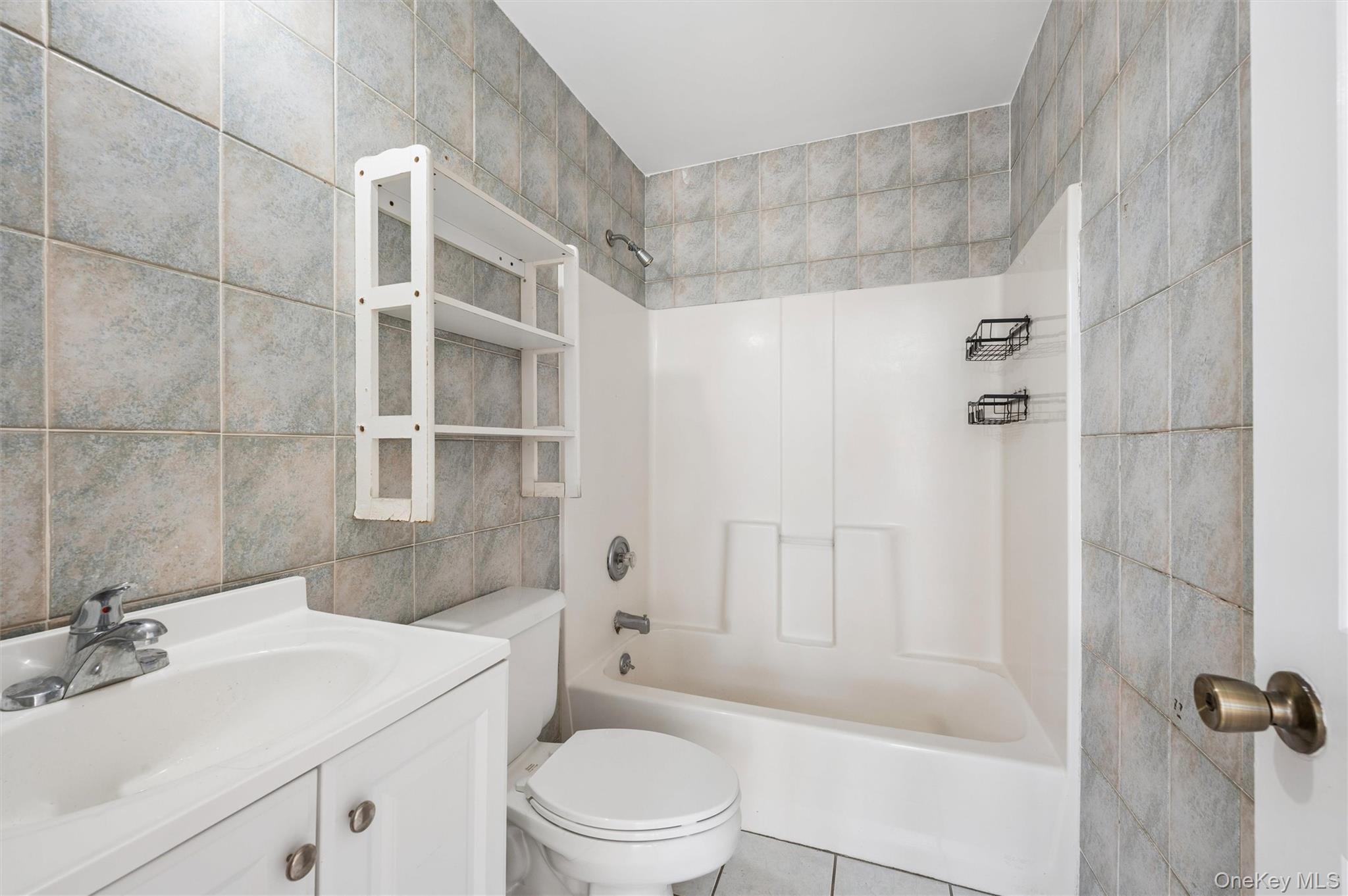221 E Montauk Highway Property Photo 16