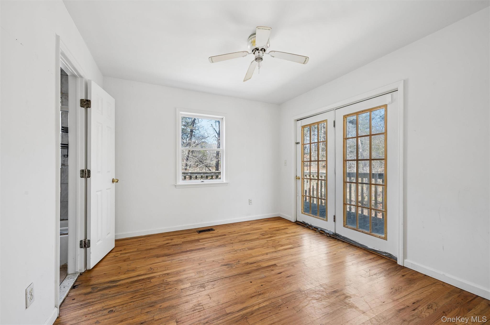 221 E Montauk Highway Property Photo 21