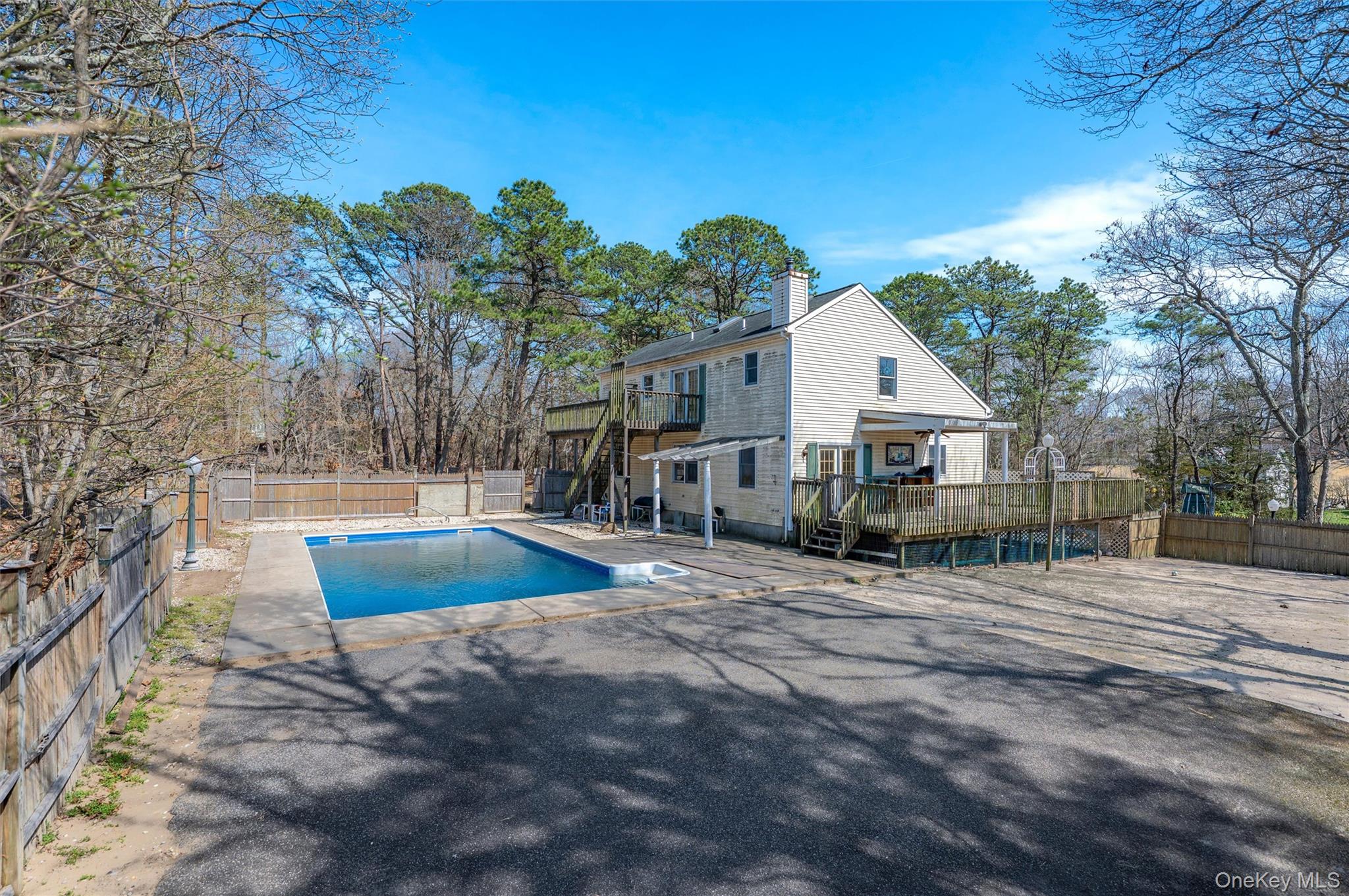 221 E Montauk Highway Property Photo 26