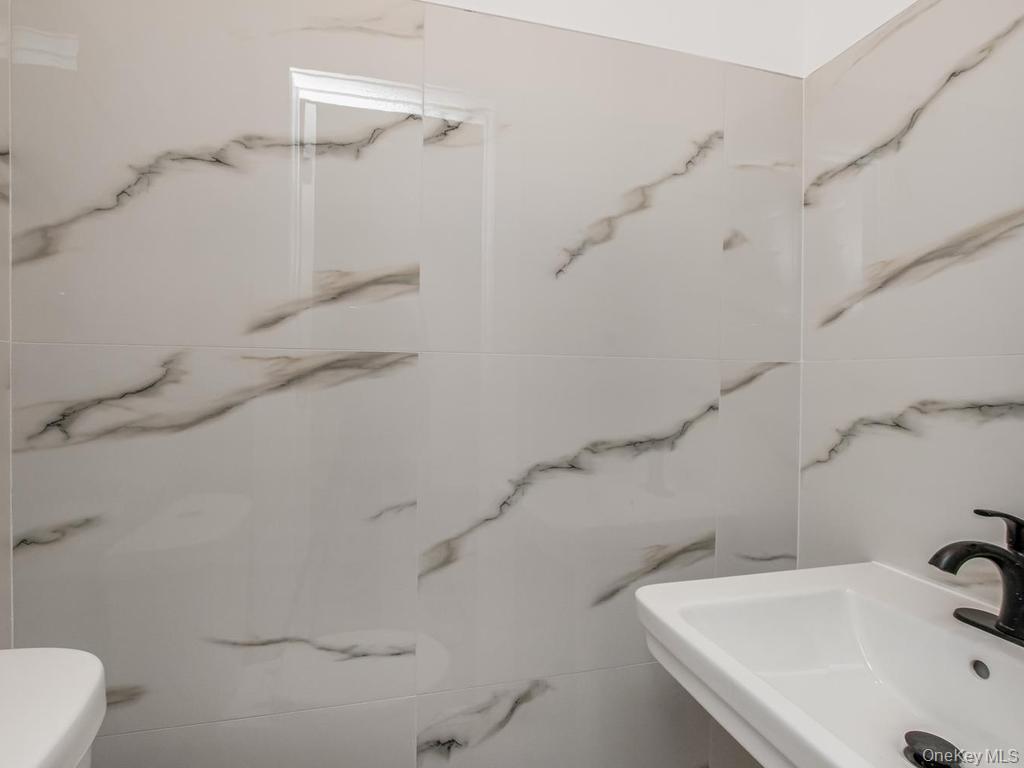 588 Van Nest Avenue Property Photo 18