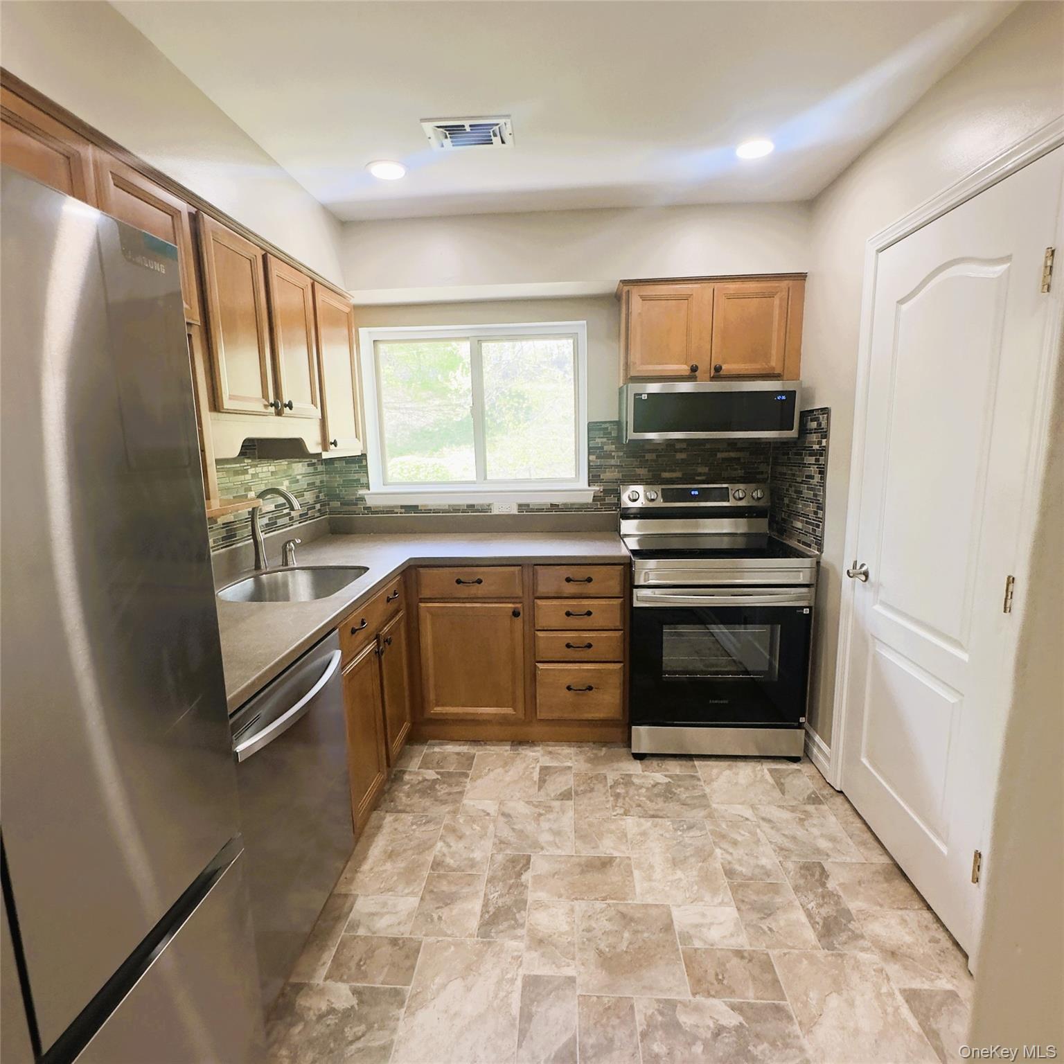 26 Cooper 603 Property Photo 6