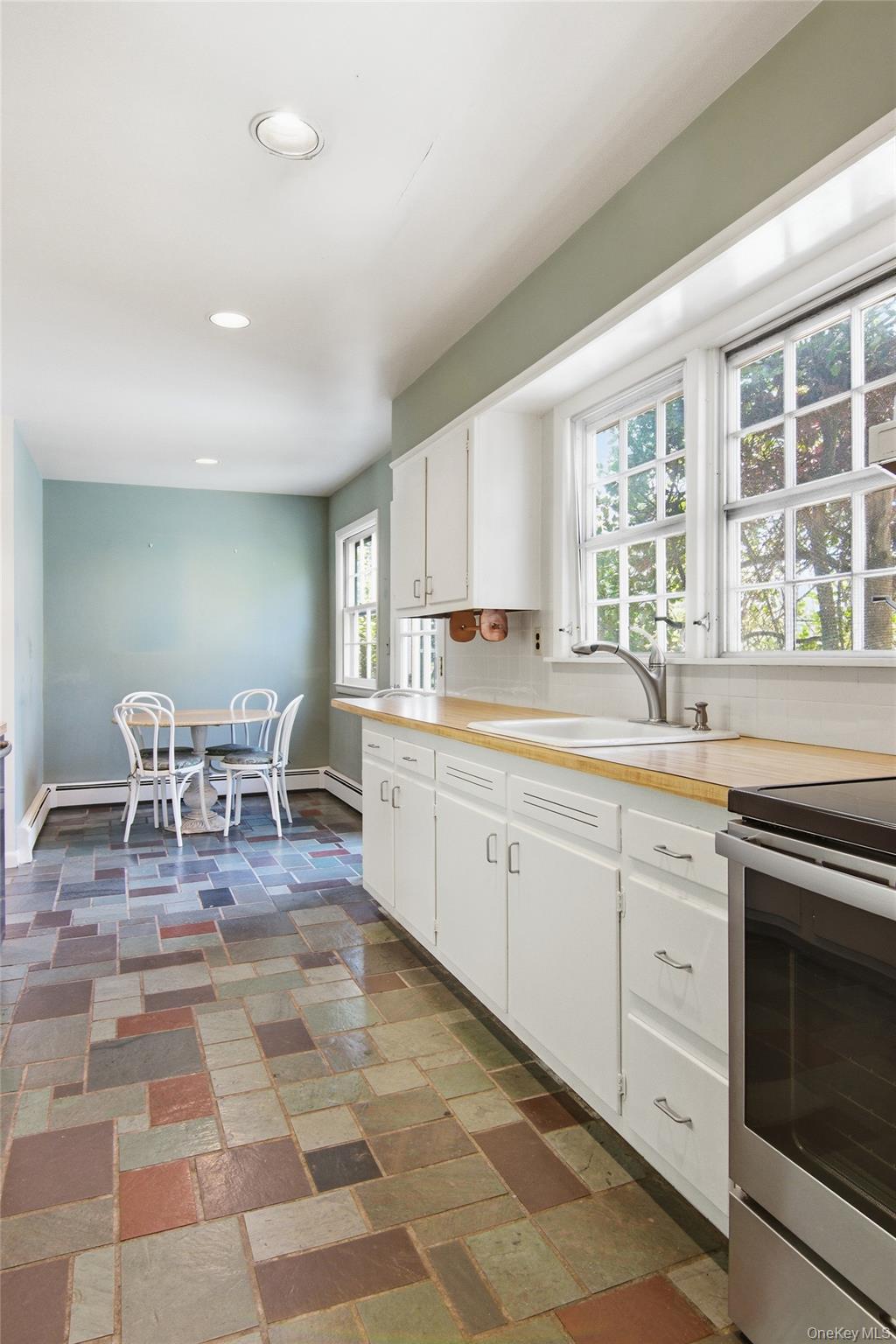 6 Oakland Lane Property Photo 14