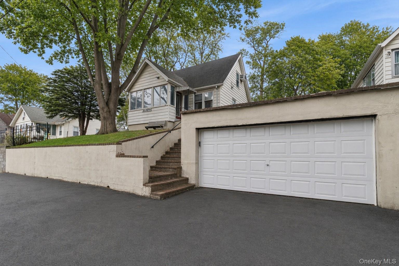215 Hallock Landing Road Property Photo 1