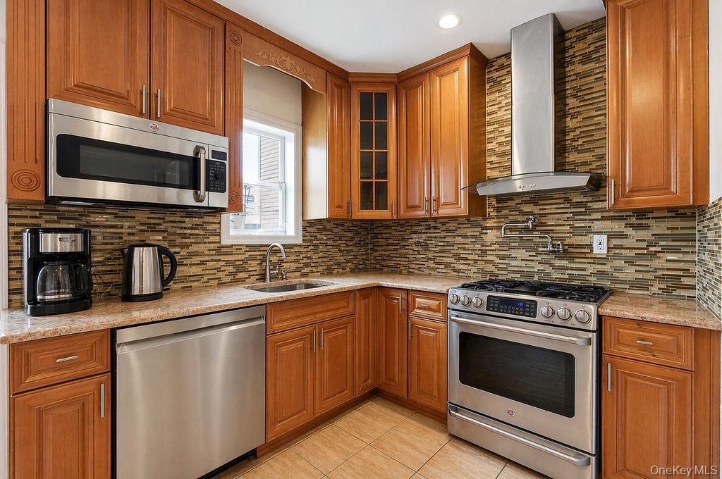550 Cross Bay Boulevard Property Photo 3