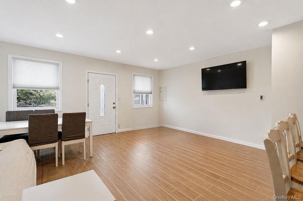 550 Cross Bay Boulevard Property Photo 7