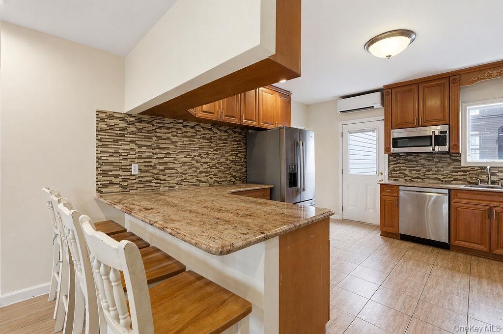 550 Cross Bay Boulevard Property Photo 9