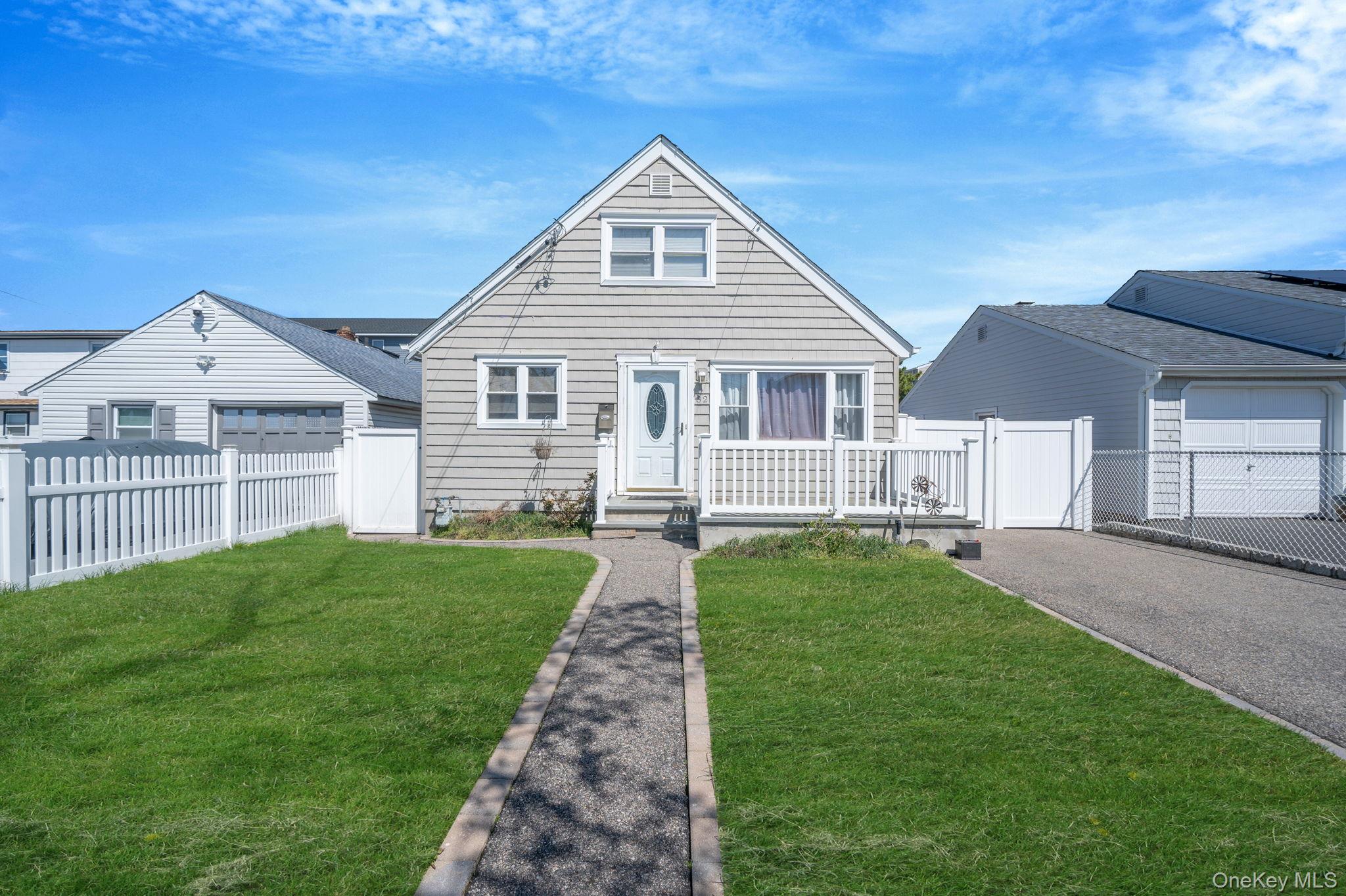 82 E Seacrest Avenue Property Photo 1
