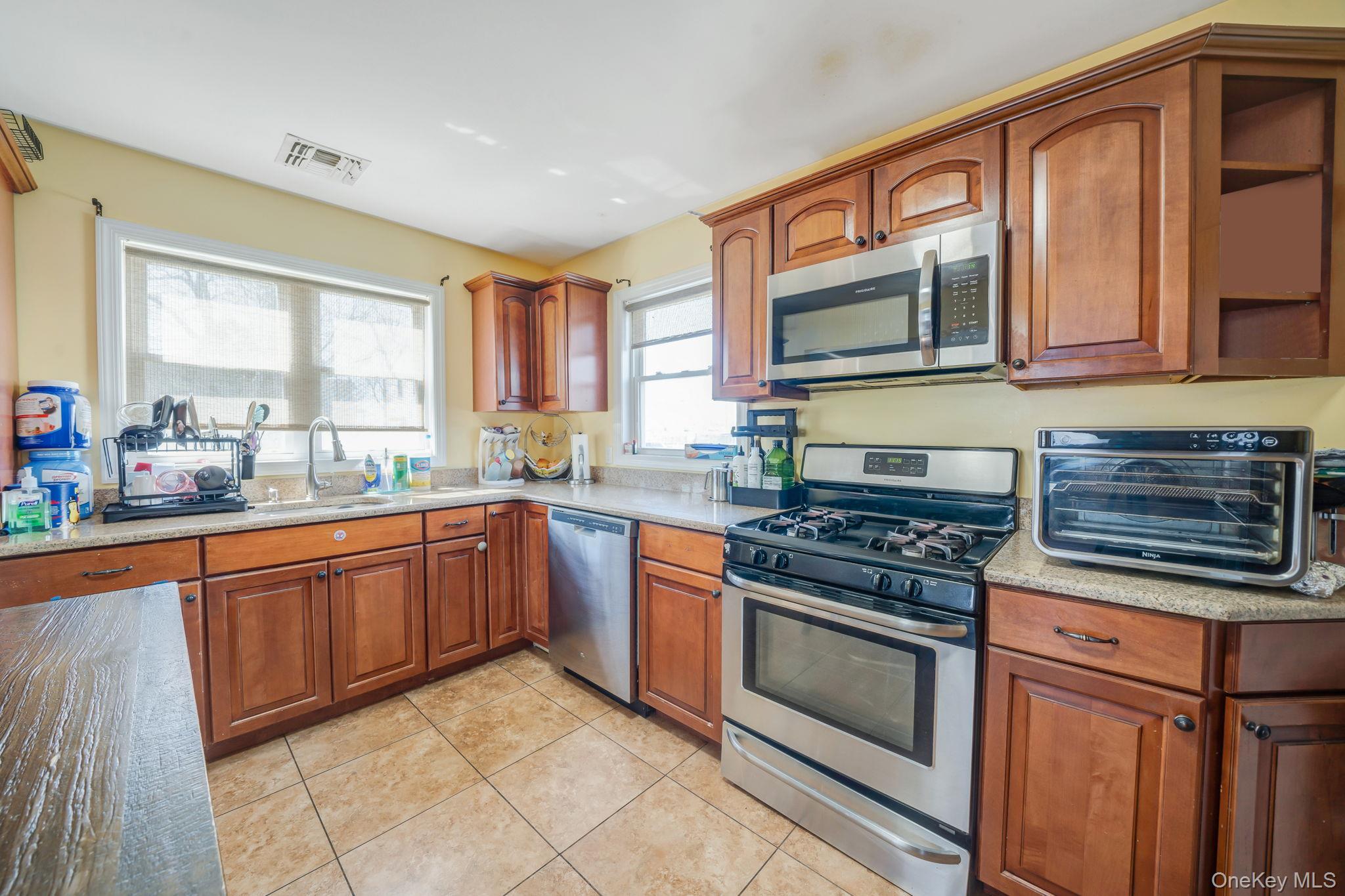 82 E Seacrest Avenue Property Photo 6