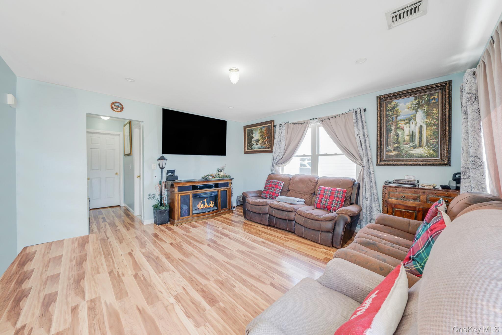 82 E Seacrest Avenue Property Photo 7