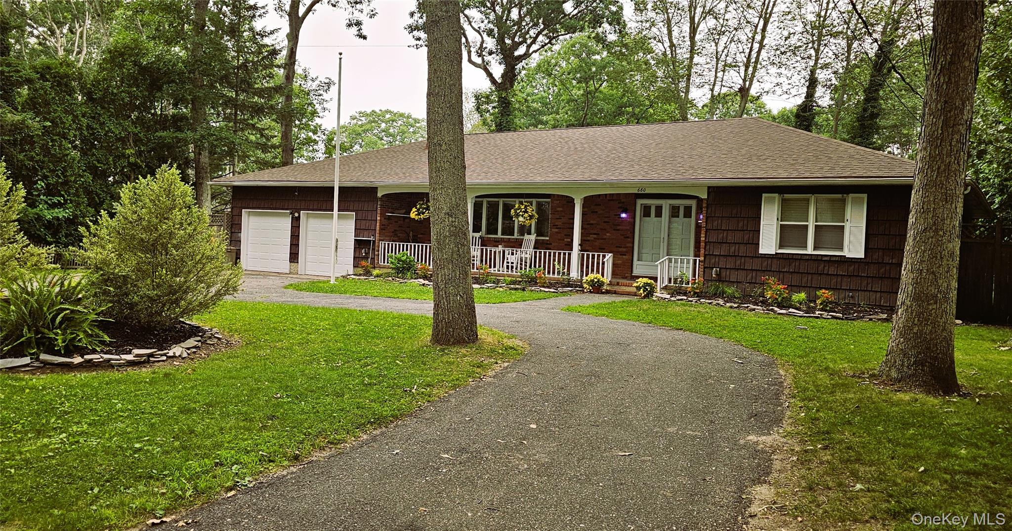 680 Westview Drive Property Photo 1