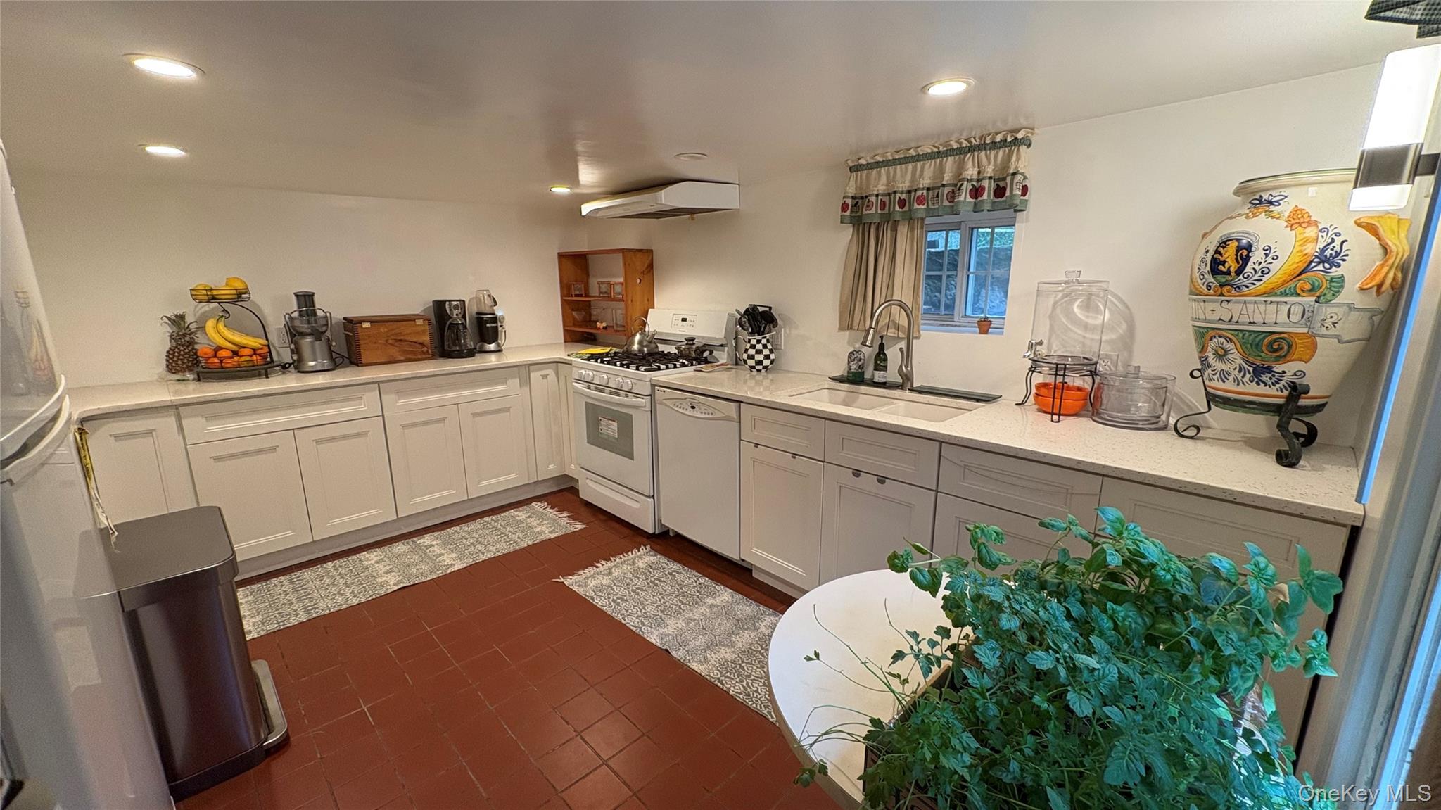 1673 Northern Boulevard Property Photo 9