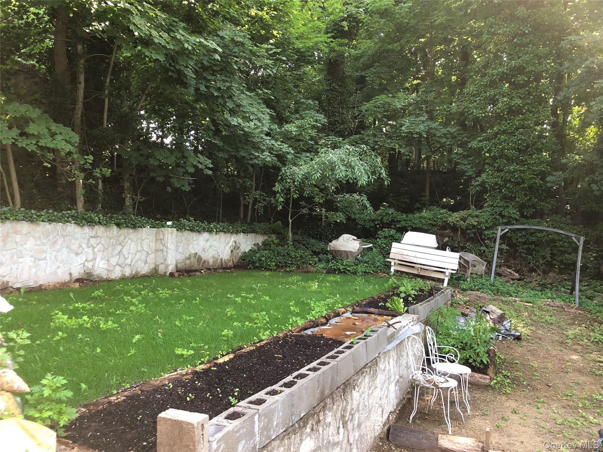 1673 Northern Boulevard Property Photo 21