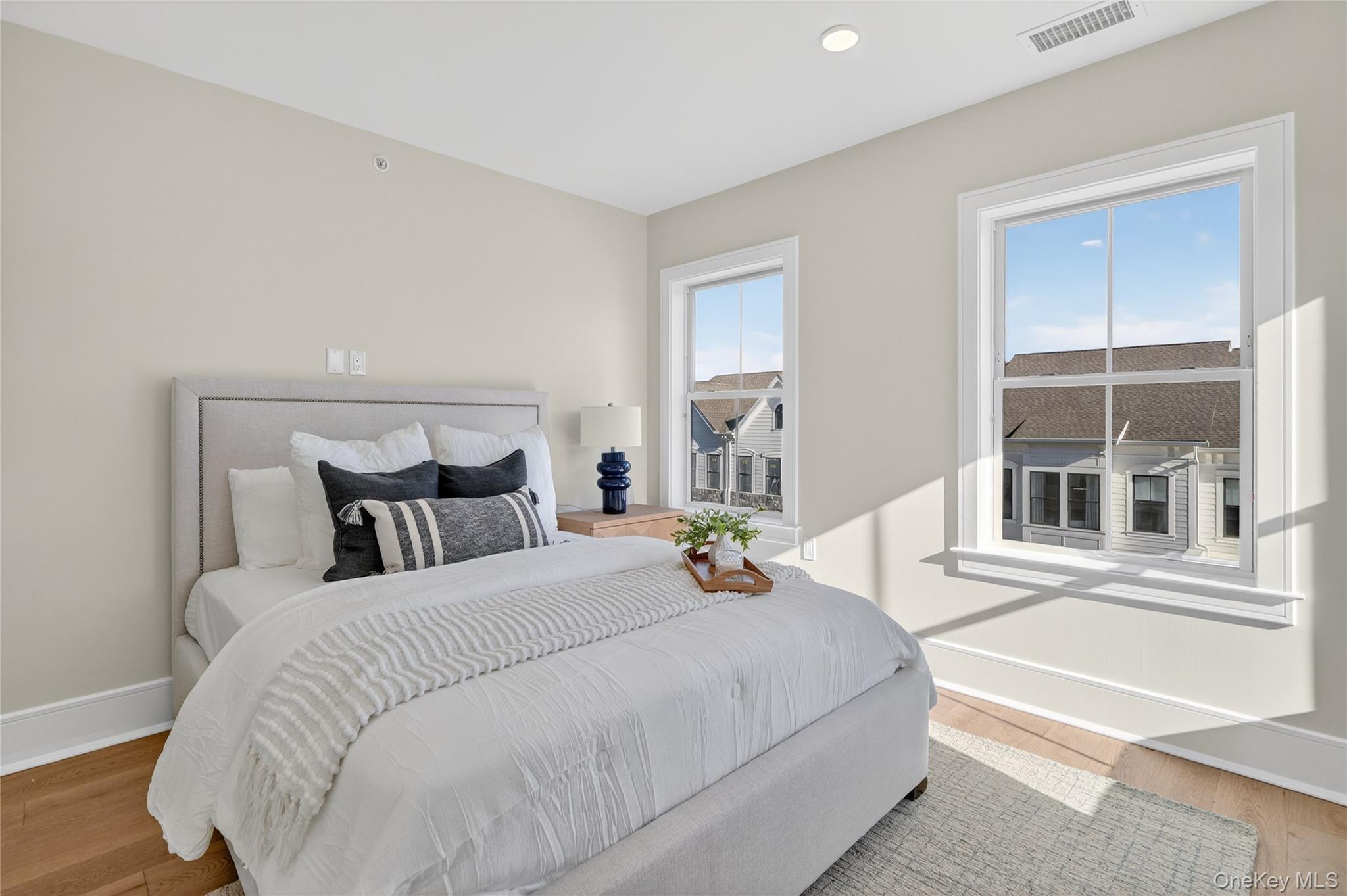 1833 Soundview Court Property Photo 23