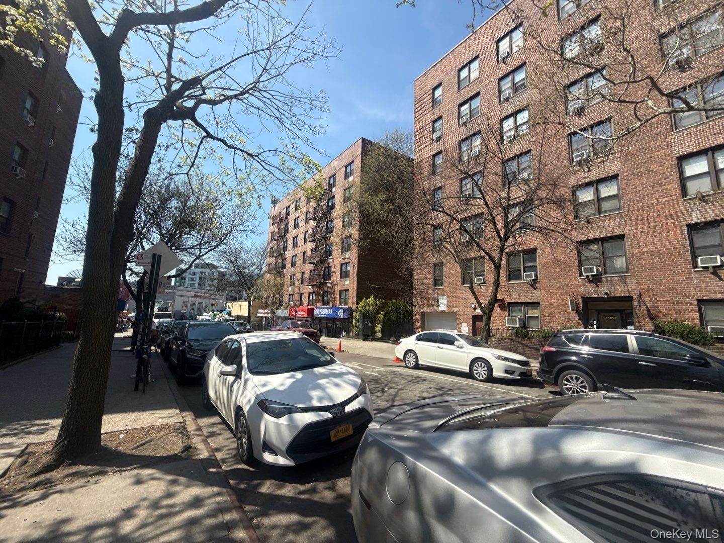 84-16 Elmhurst Avenue 5e Property Photo 4