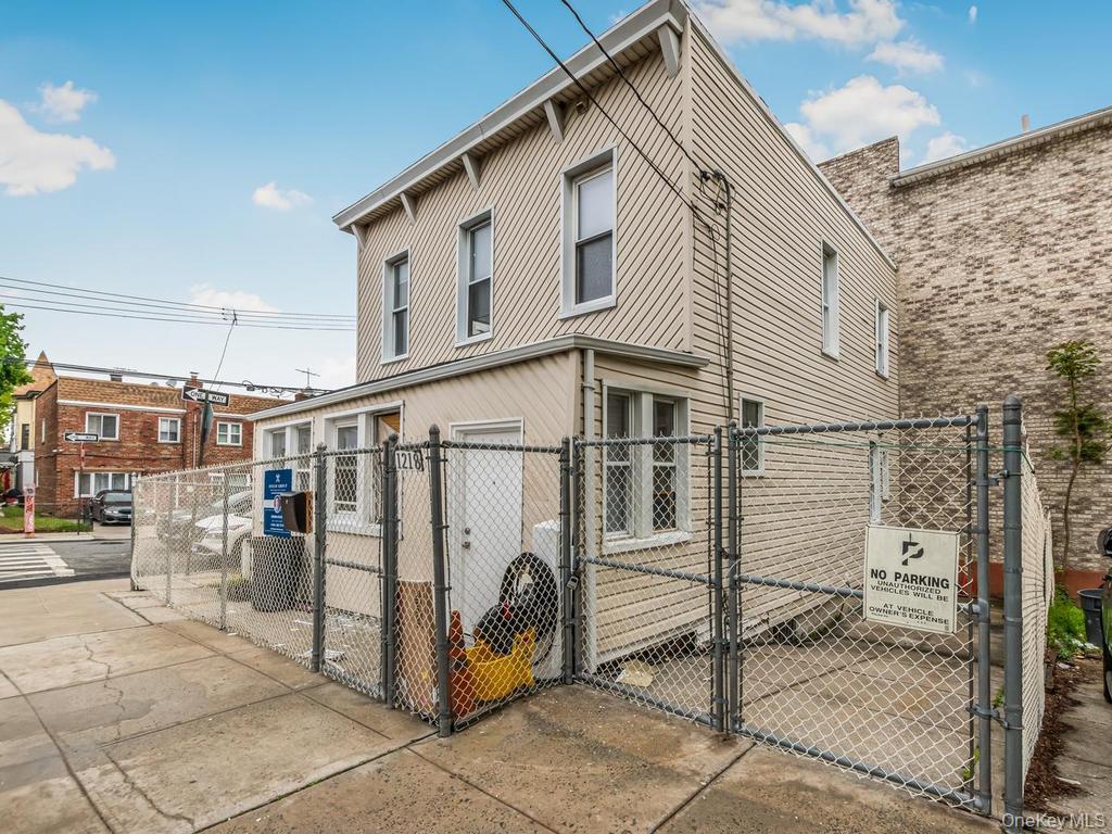 1218 Havemeyer Avenue Property Photo 2