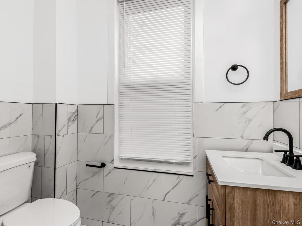 1218 Havemeyer Avenue Property Photo 6