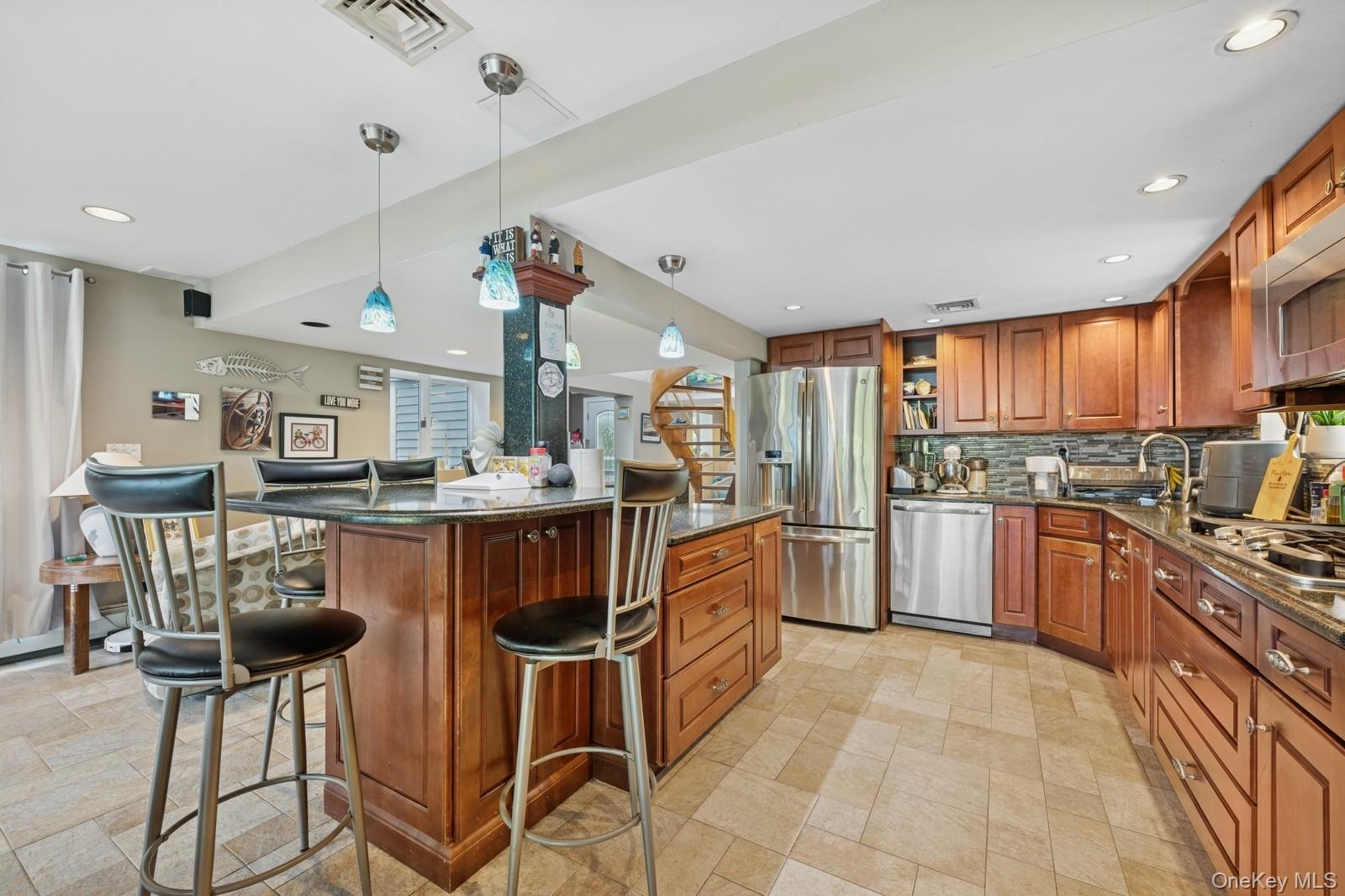 101 Bay Street Property Photo 13