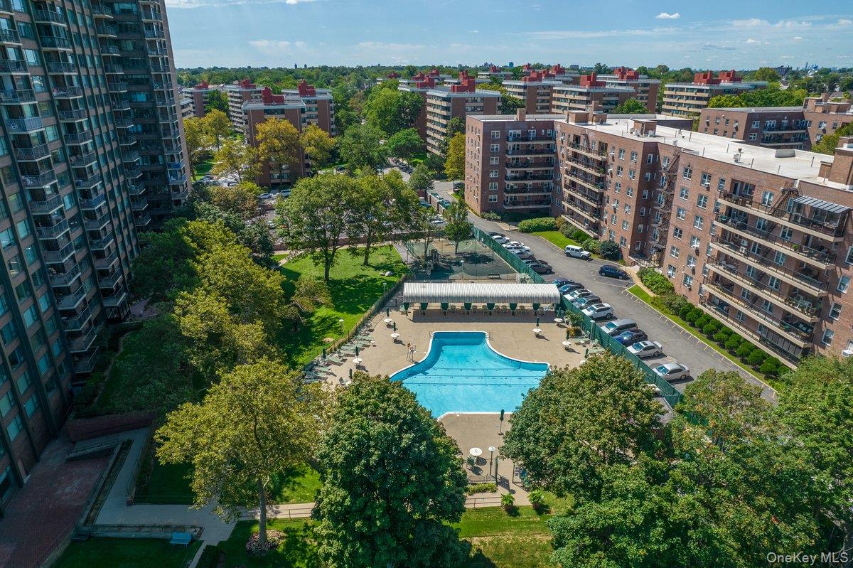 166-25 Powells Cove Boulevard 15d Property Photo 3