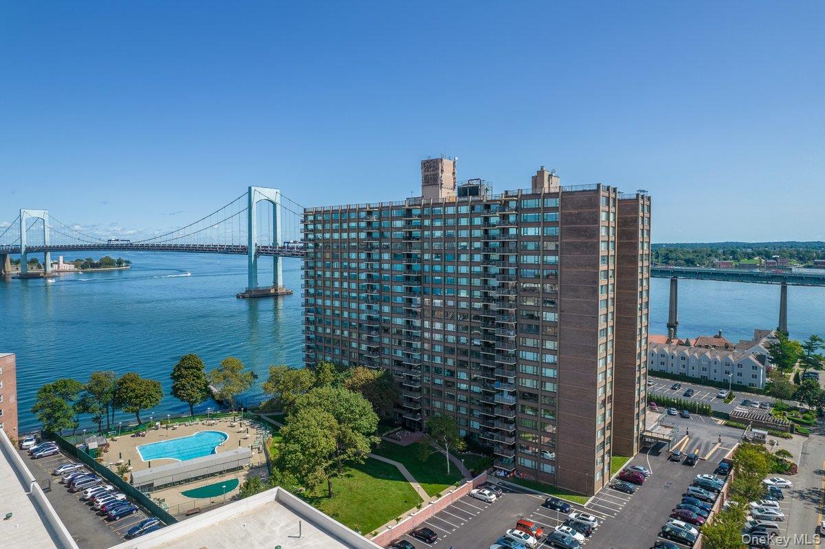 166-25 Powells Cove Boulevard 15d Property Photo 4