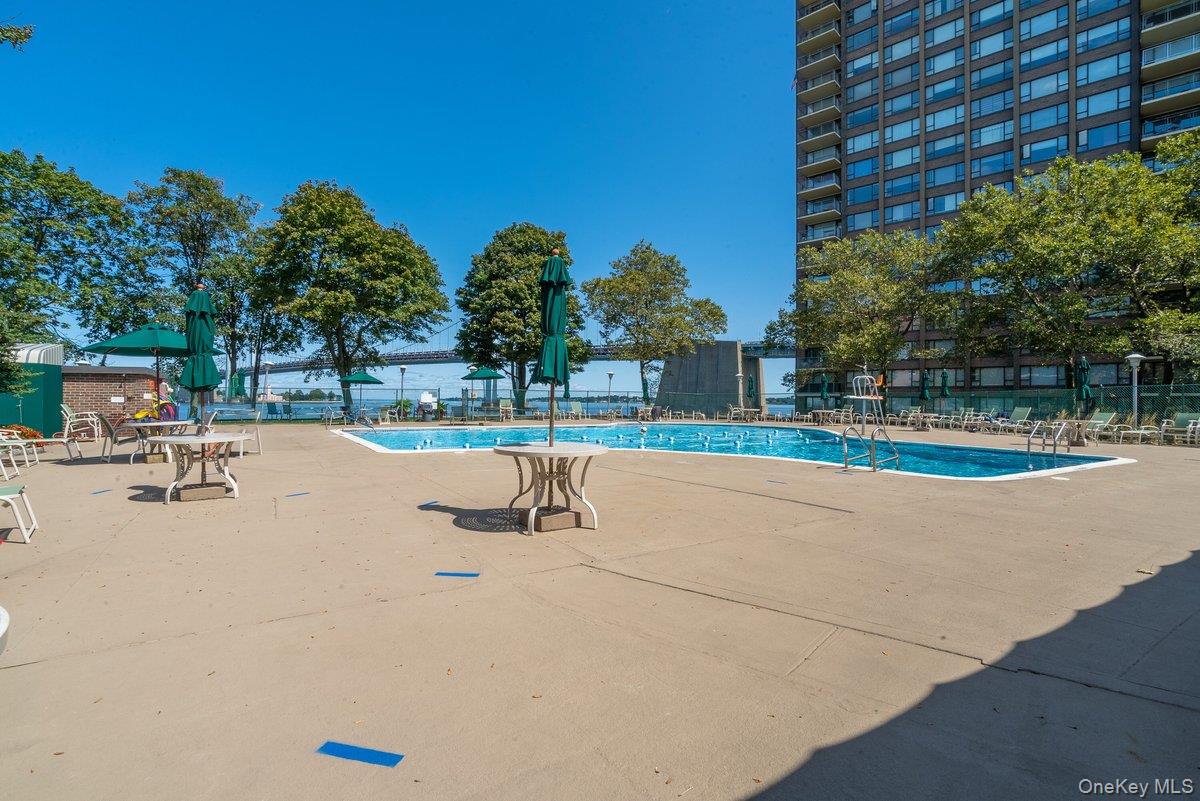 166-25 Powells Cove Boulevard 15d Property Photo 7