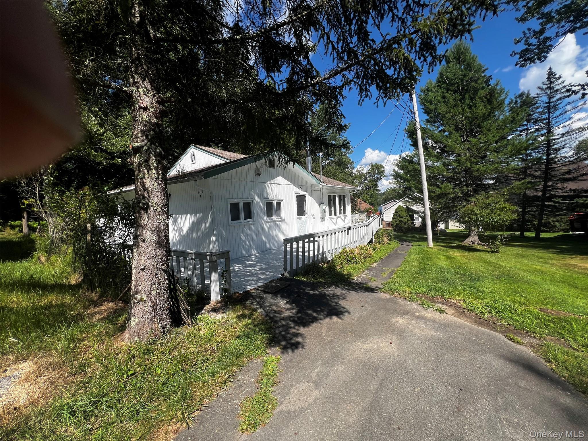 7 Jenn Lane Property Photo 6