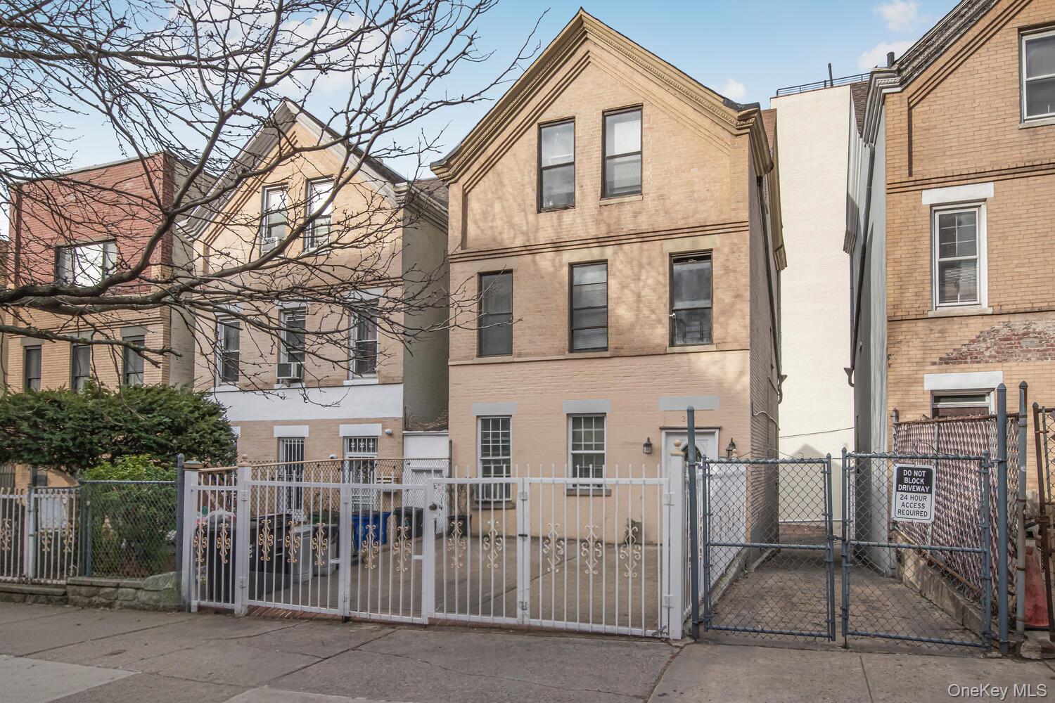 292 Wadsworth Avenue Property Photo 1
