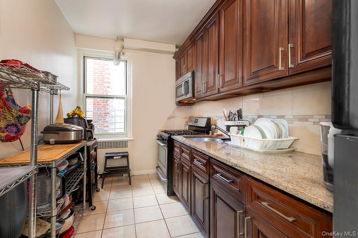 72-15 37th Avenue 6a Property Photo 3