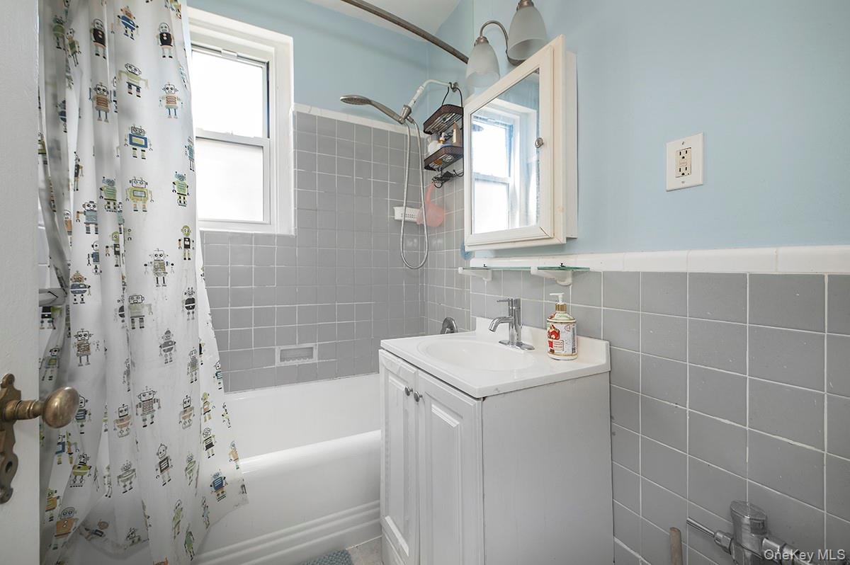 72-15 37th Avenue 6a Property Photo 6