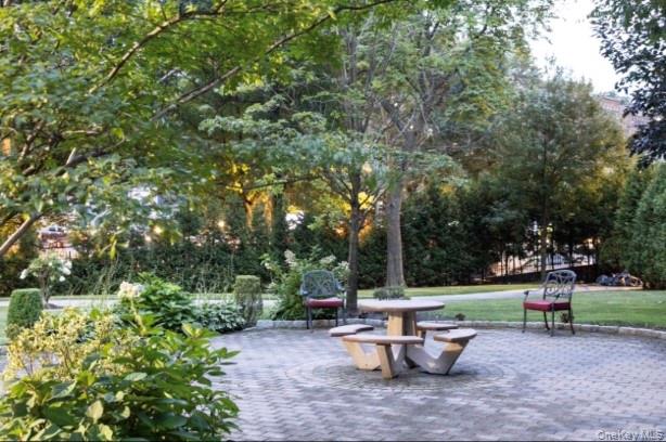 3 Fordham Hill Oval 10a Property Photo 11