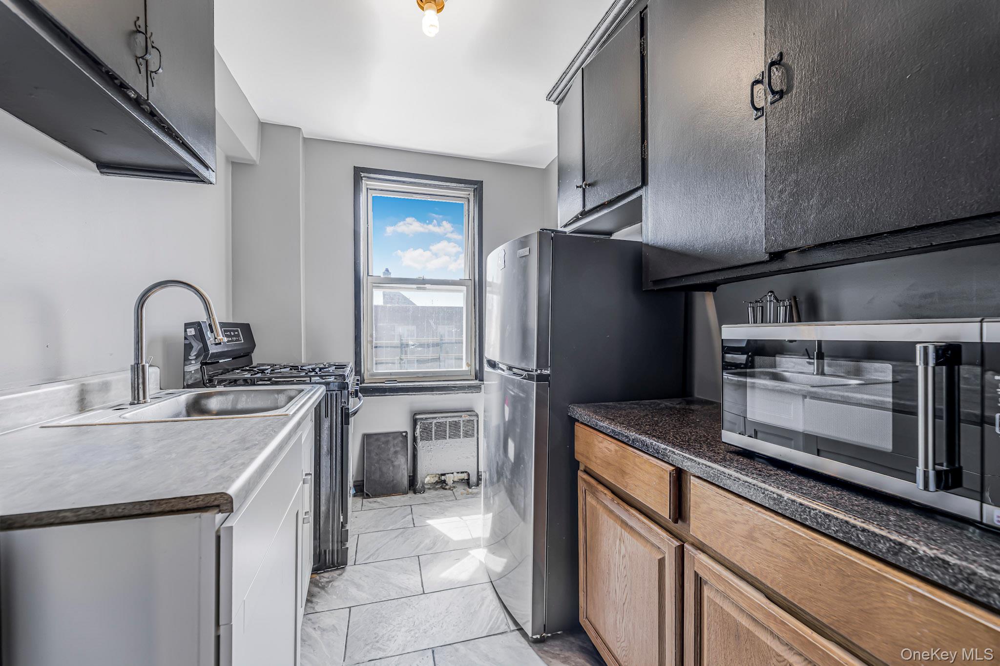 150 Ravine Avenue 3b Property Photo 5