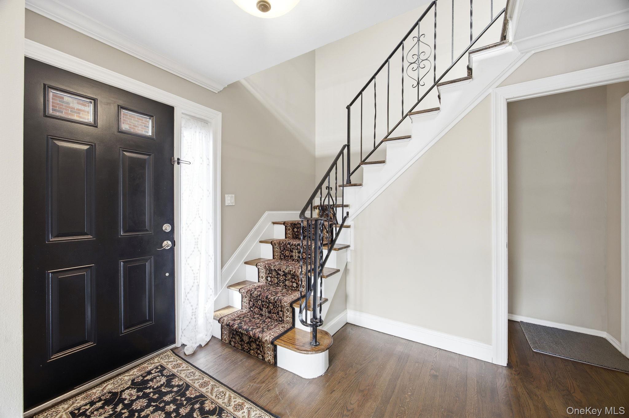 6933 Little Neck Parkway Property Photo 6