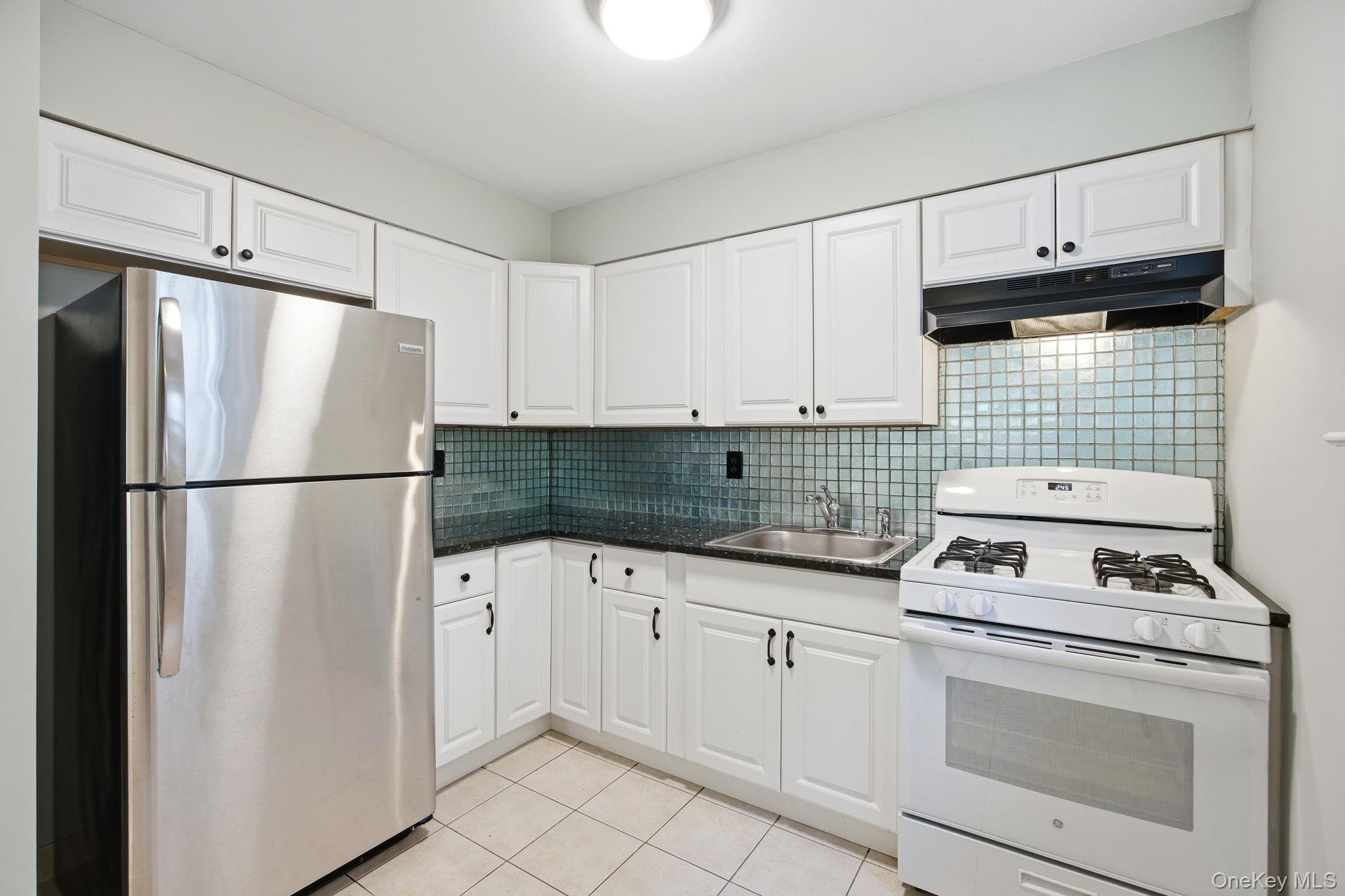 6933 Little Neck Parkway Property Photo 10