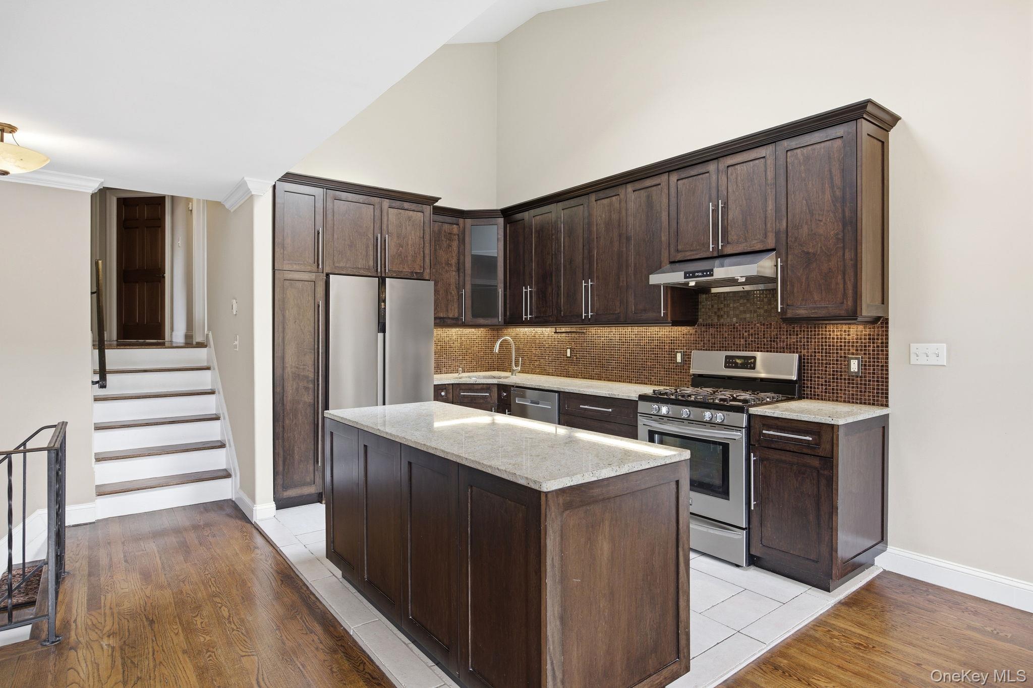 6933 Little Neck Parkway Property Photo 15