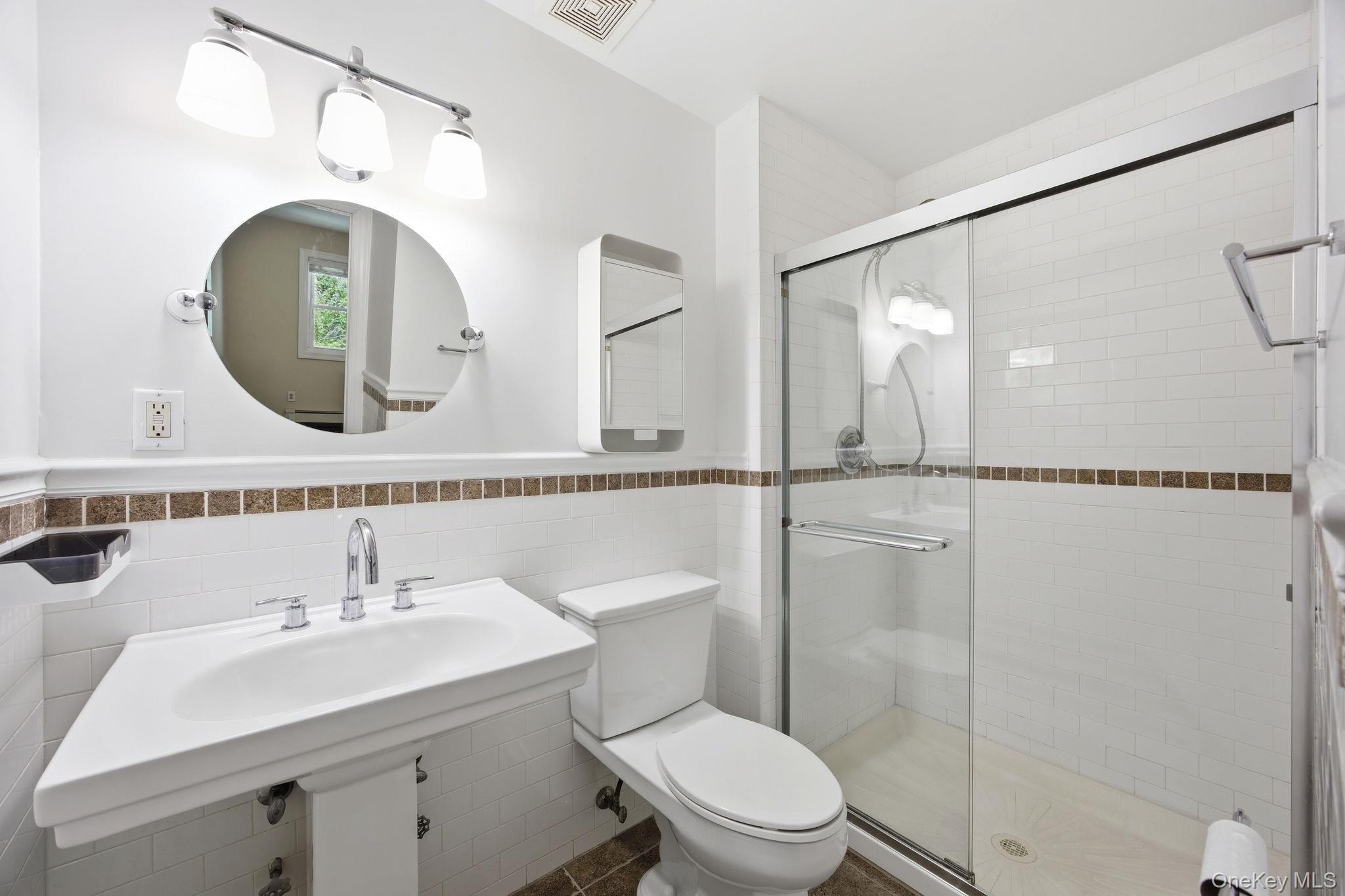 6933 Little Neck Parkway Property Photo 17